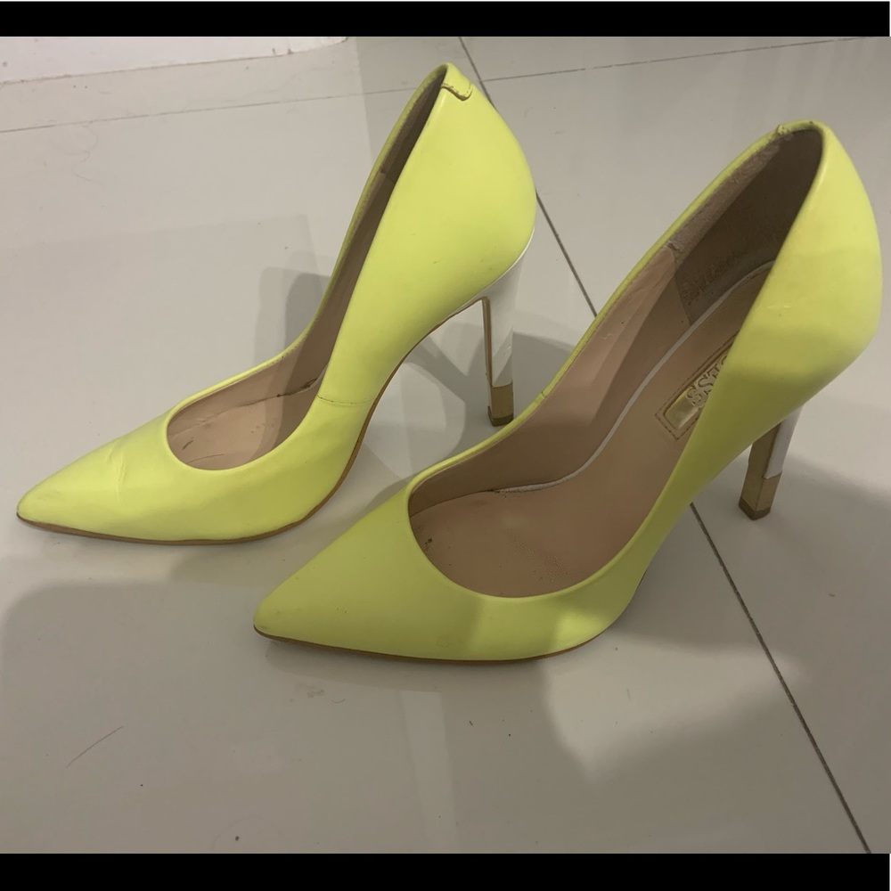Guess pumps/heels